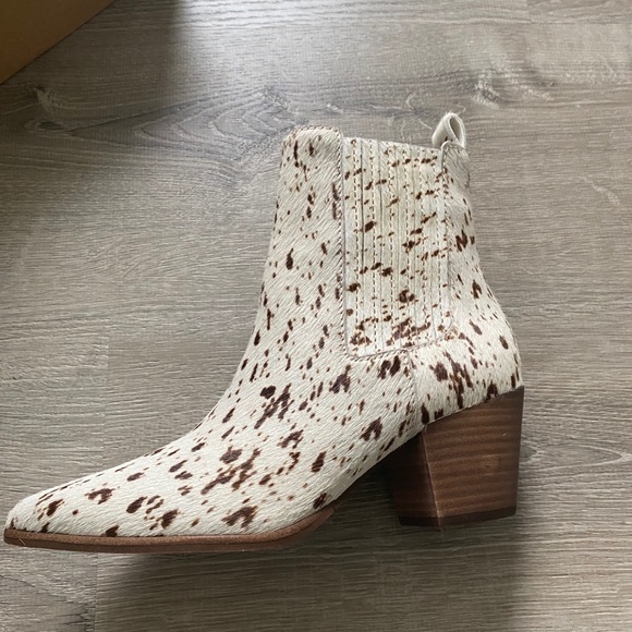 Lucky Brand | Radah Cowhair Western Ankle Boot - Picture 7 of 10